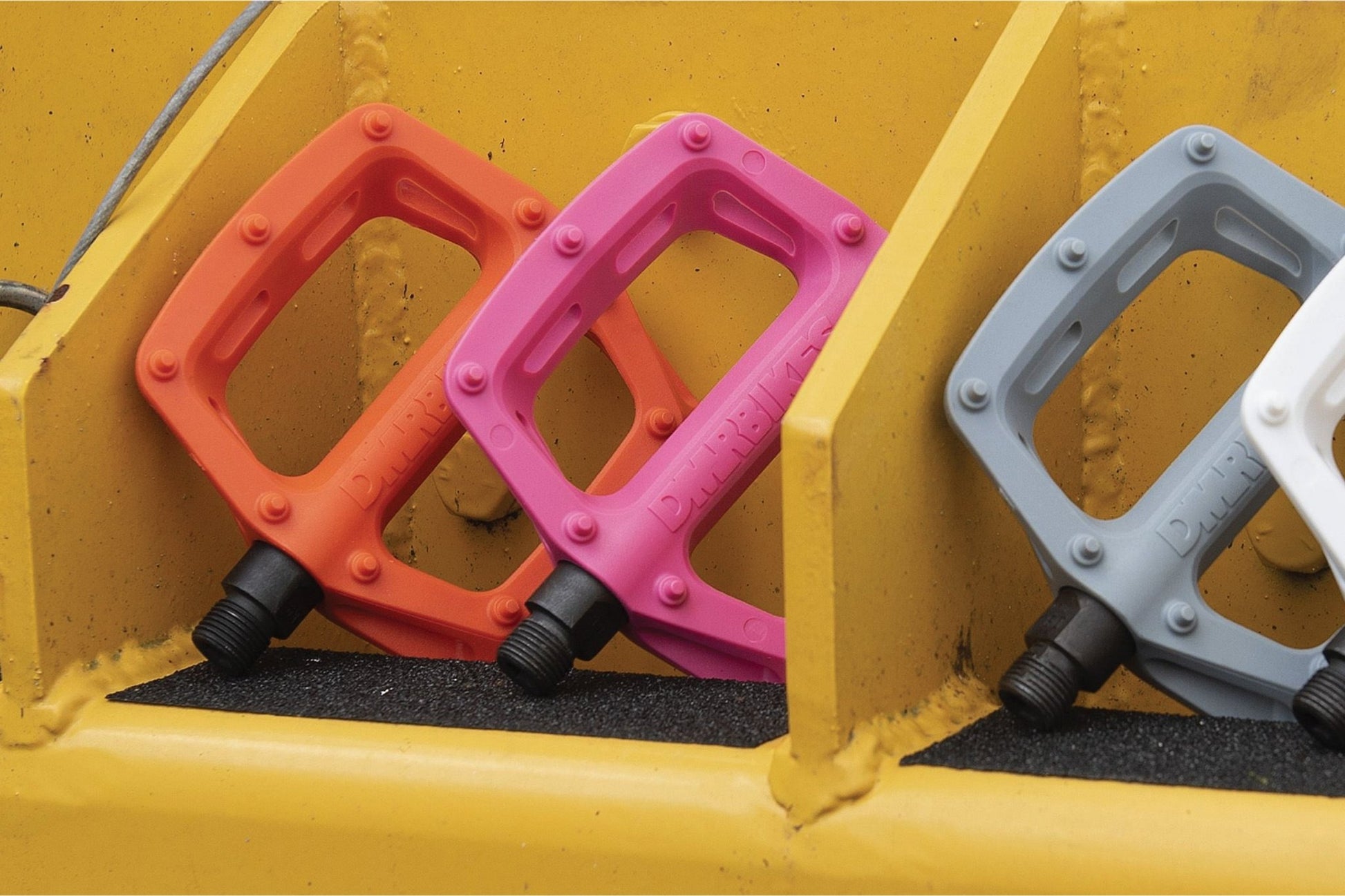 dmr bikes v6 pedals DMR V6 FLAT PEDALS – FISHTAIL CYCLERY